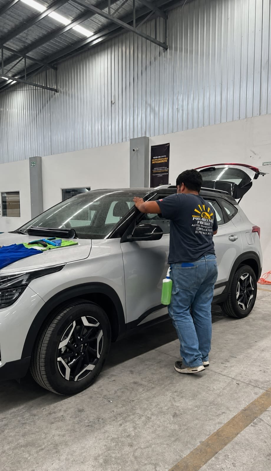Instalación profesional de polarizado automotriz
